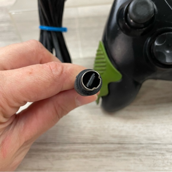 Gamestop Corded Wired Controller for Original XBOX BB-136 Black/Green - Picture 3 of 7